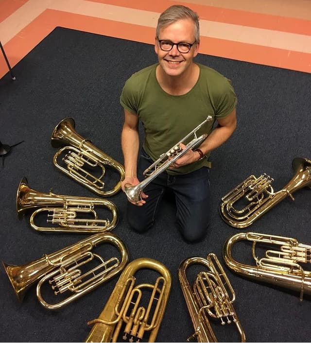 Fredrik sitting in a circle of baritones holding a trumpet